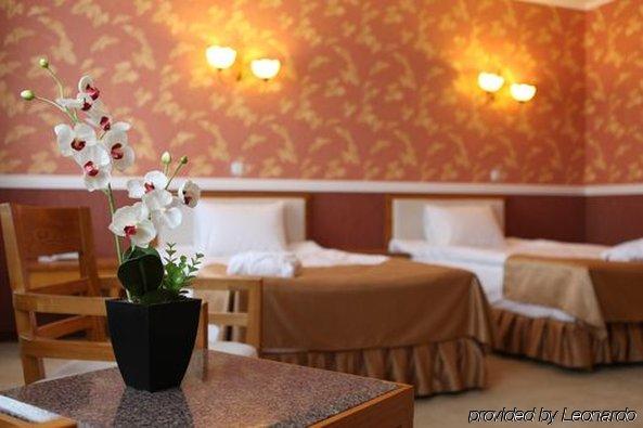 Hotel O Azamat Astana Zimmer foto